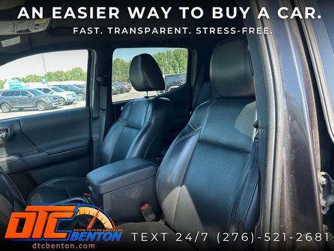 Used 2018 Toyota Tacoma TRD Sport AWD/4WD image 6