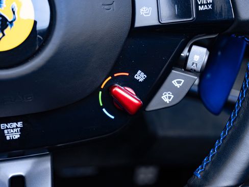 Used 2023 Ferrari SF90 Spider image 62