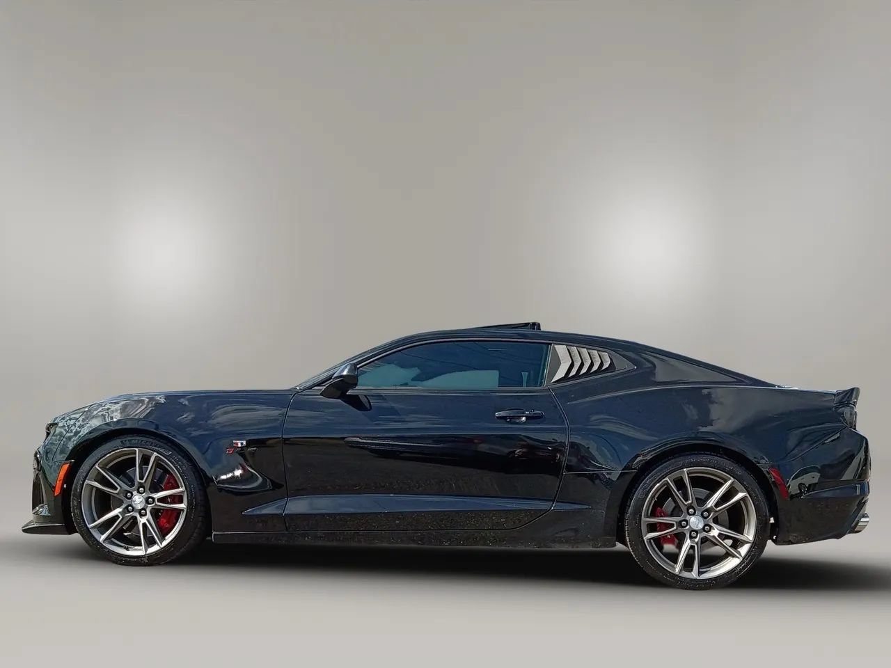 Used 2021 Chevrolet Camaro SS RWD image 7