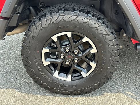Used 2024 Jeep Wrangler Unlimited Rubicon w/ Technology Group AWD/4WD image 17