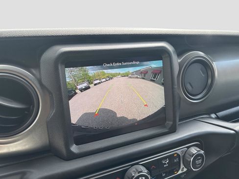 Used 2023 Jeep Wrangler Unlimited w/ Sun & Screen Package AWD/4WD image 36