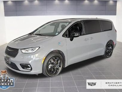 Used 2023 Chrysler Pacifica Limited w/ S Appearance Package