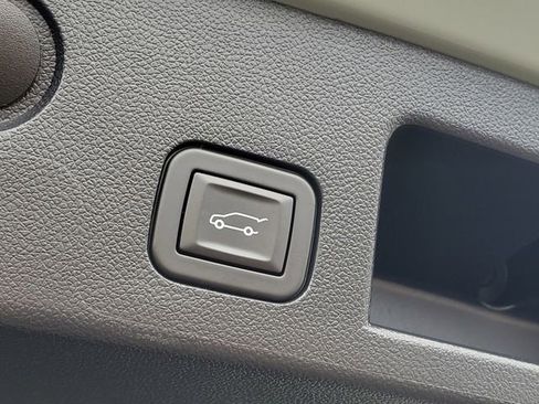 Certified 2025 Chevrolet Equinox LT w/ Convenience Package II image 32