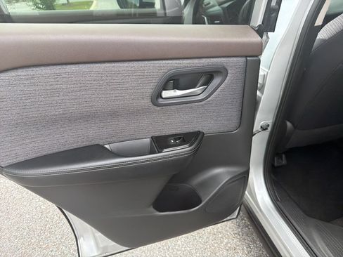 Used 2023 Nissan Rogue SV FWD image 22