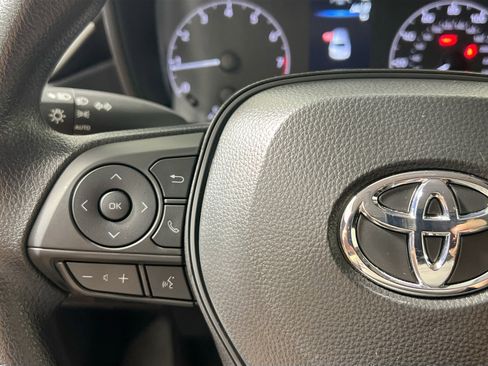 Used 2025 Toyota Corolla LE image 18