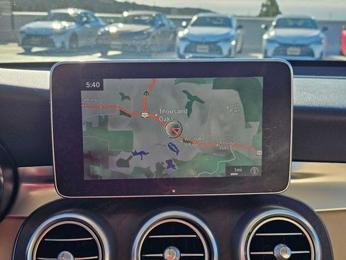 Used 2018 Mercedes-Benz GLC 300 4MATIC image 25