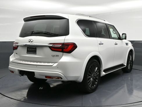 Used 2023 INFINITI QX80 Sensory w/ All-Season Package image 4