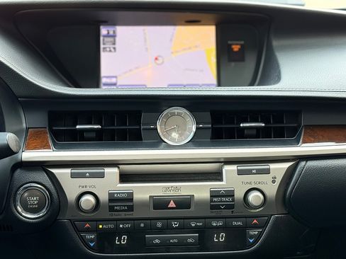 Used 2014 Lexus ES 350 FWD image 15