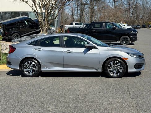 Used 2018 Honda Civic EX image 4