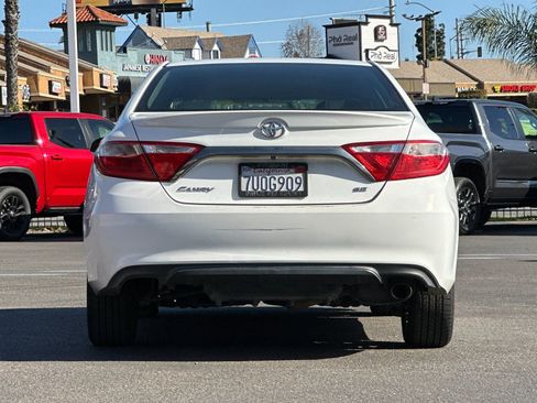Used 2017 Toyota Camry SE image 4