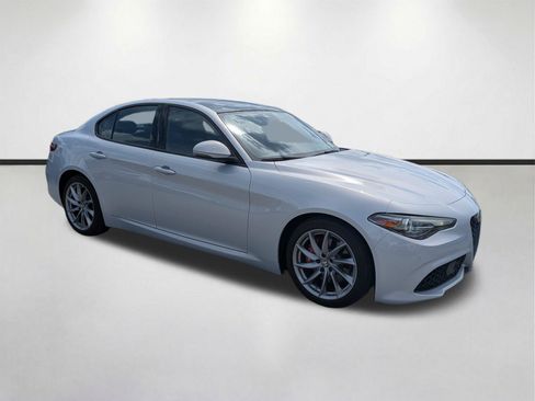 Used 2023 Alfa Romeo Giulia Sprint RWD image 2