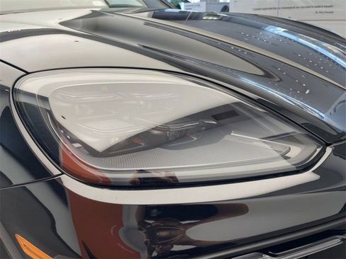 New 2025 Porsche Cayenne Coupe image 8