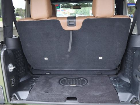 Used 2016 Jeep Wrangler Sahara AWD/4WD image 11