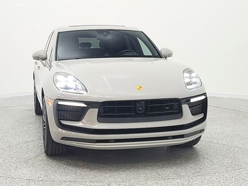 Used 2023 Porsche Macan S AWD/4WD image 2