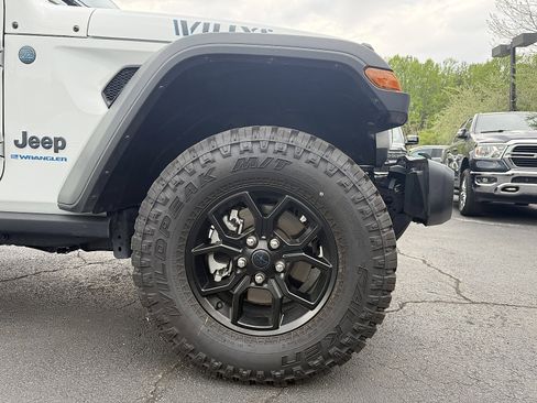 Used 2025 Jeep Wrangler Willys AWD/4WD image 8