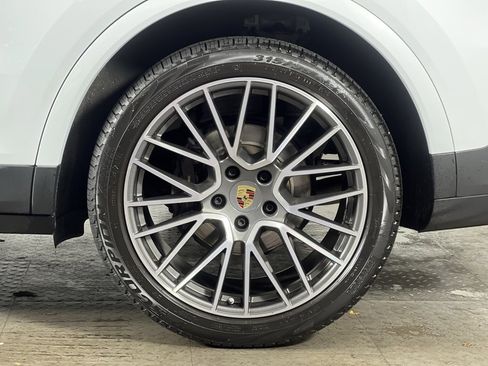 Certified 2023 Porsche Cayenne image 12