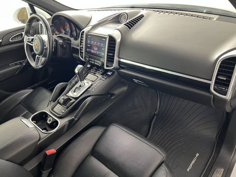 Used 2017 Porsche Cayenne Platinum Edition image 25