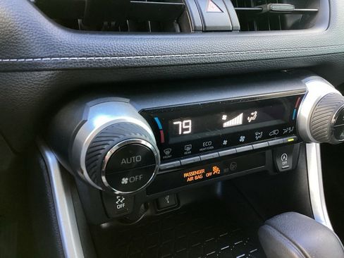 Used 2020 Toyota RAV4 XLE w/ Convenience Package image 18