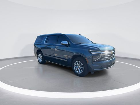 Used 2025 Chevrolet Suburban Premier AWD/4WD image 8