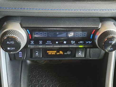 Used 2022 Toyota RAV4 SE w/ Convenience Package AWD/4WD image 31