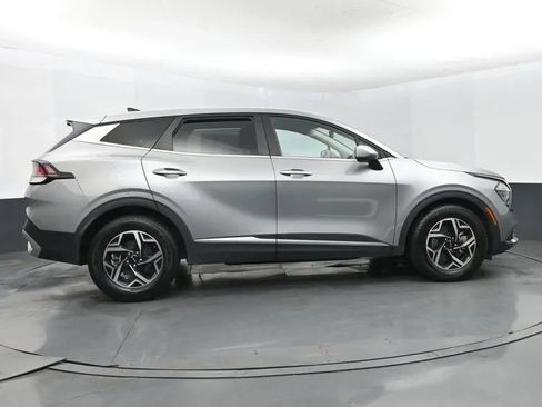 Used 2024 Kia Sportage LX FWD image 4