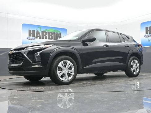 Used 2024 Chevrolet Trax LS FWD image 19