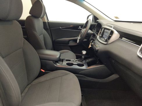 Used 2020 Kia Sorento FWD V6 image 21