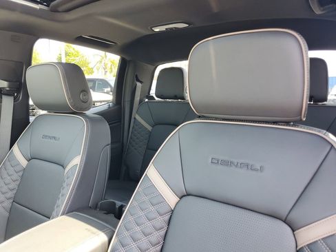 New 2026 GMC Canyon Denali AWD/4WD image 7