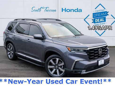 Used 2024 Honda Pilot Touring image 1