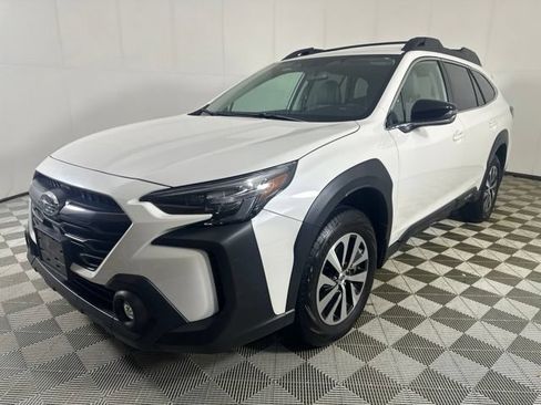 Used 2025 Subaru Outback Premium AWD/4WD image 3