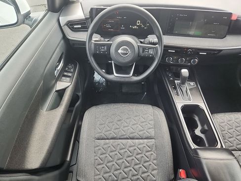 Certified 2025 Nissan Kicks SV AWD/4WD image 12