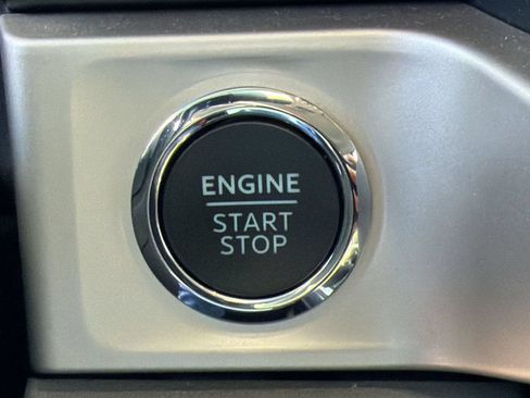 Used 2025 Ford F250 XLT w/ Black Appearance Package AWD/4WD image 19