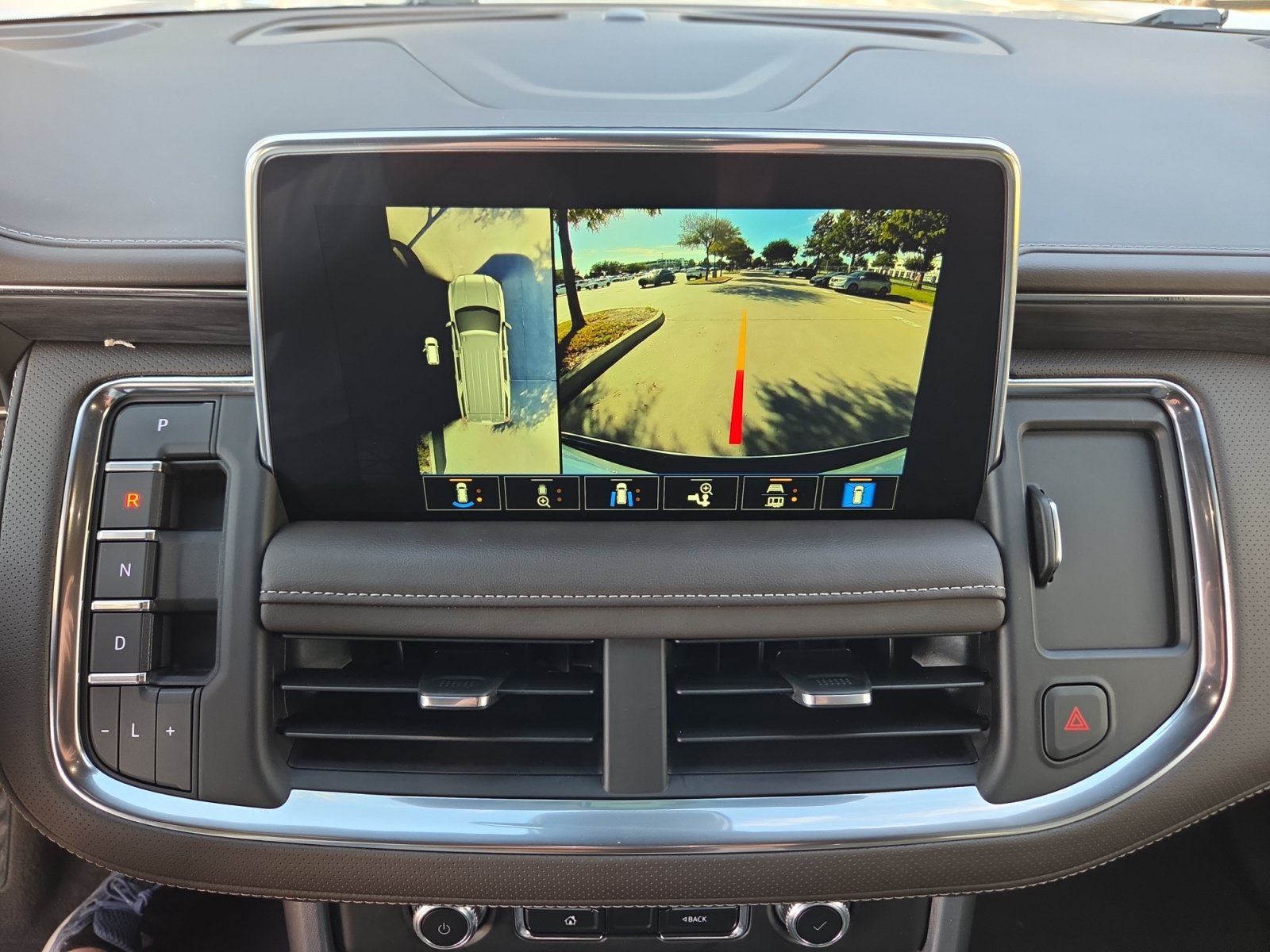 Used 2023 GMC Yukon SLT w/ SLT Premium Package RWD image 29