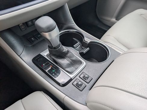 Used 2017 Toyota Highlander XLE FWD image 21