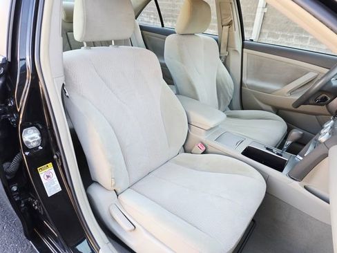 Used 2010 Toyota Camry LE image 18