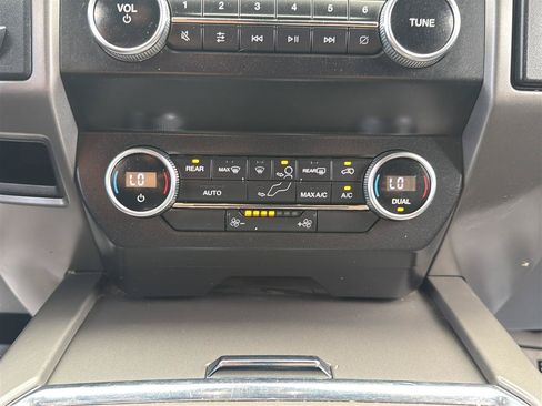 Used 2019 Ford Expedition XLT w/ Equipment Group 201A AWD/4WD image 28