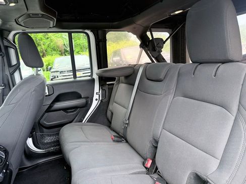 Used 2019 Jeep Wrangler Unlimited Sahara AWD/4WD image 22