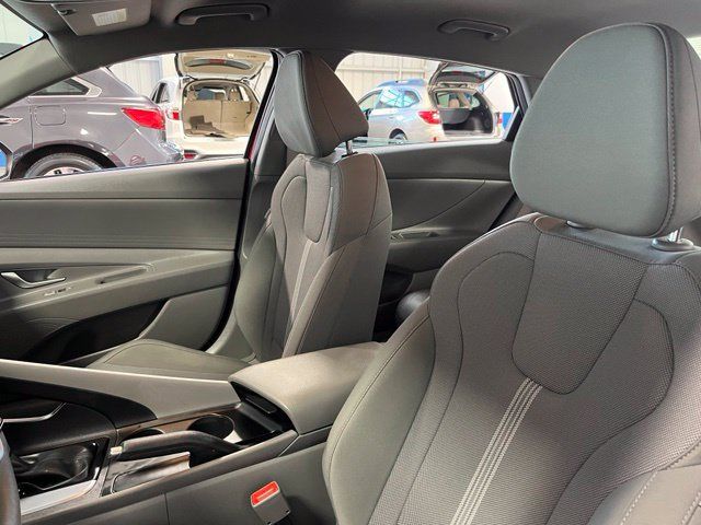Used 2023 Hyundai Elantra SE FWD image 24