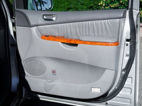 Used 2007 Toyota Sienna XLE image 37