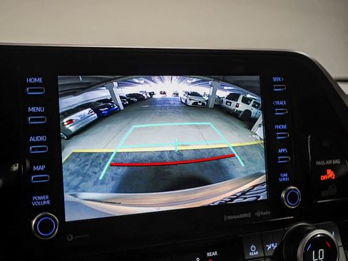 Certified 2021 Toyota Highlander XLE image 27