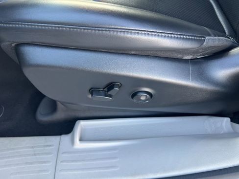 Used 2023 Chrysler Pacifica Touring-L image 46