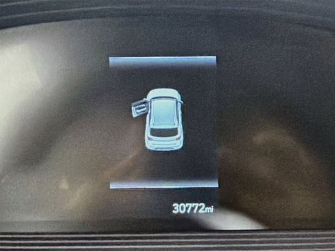 Used 2025 Hyundai Venue SEL FWD image 18