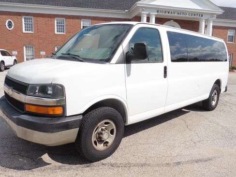 Used 2007 Chevrolet Express 3500 Extended Passenger RWD image 12
