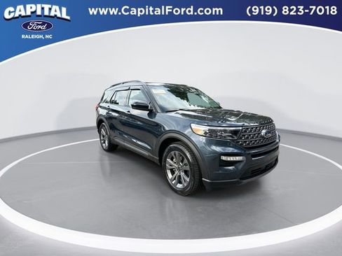 Used 2023 Ford Explorer XLT w/ Equipment Group 202A RWD image 2