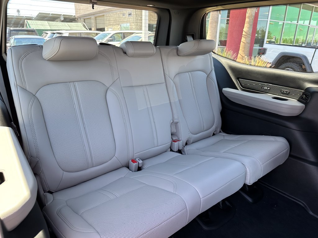 New 2026 Jeep Grand Wagoneer Limited w/ Rear Seat Video Group I AWD/4WD image 20