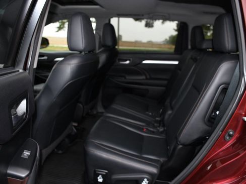 Used 2015 Toyota Highlander XLE image 16