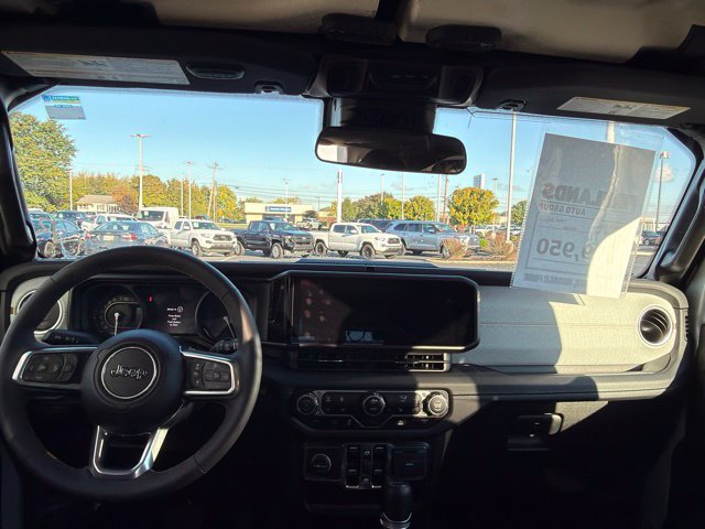 Used 2024 Jeep Wrangler Unlimited Sahara AWD/4WD image 13