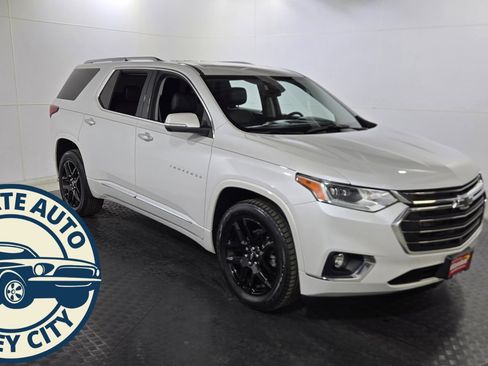 Used 2021 Chevrolet Traverse Premier image 1