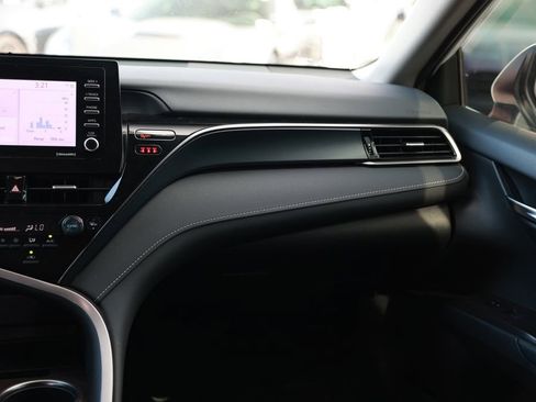 Used 2024 Toyota Camry SE image 28