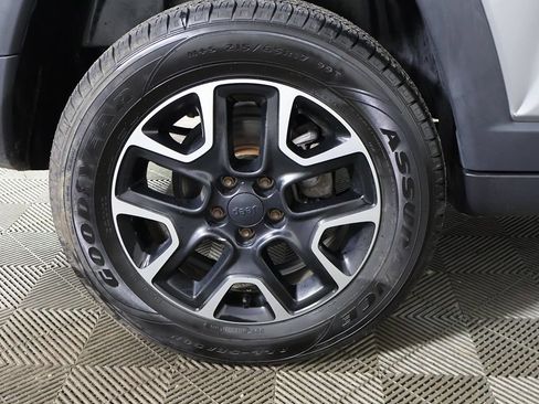 Used 2019 Jeep Compass Trailhawk w/ Cold Weather Group AWD/4WD image 21
